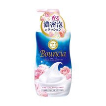 Увлажняющее жидкое мыло для тела с цветочным ароматом Gyunyu Sekken (Cow) Milky Body Soap Bouncia